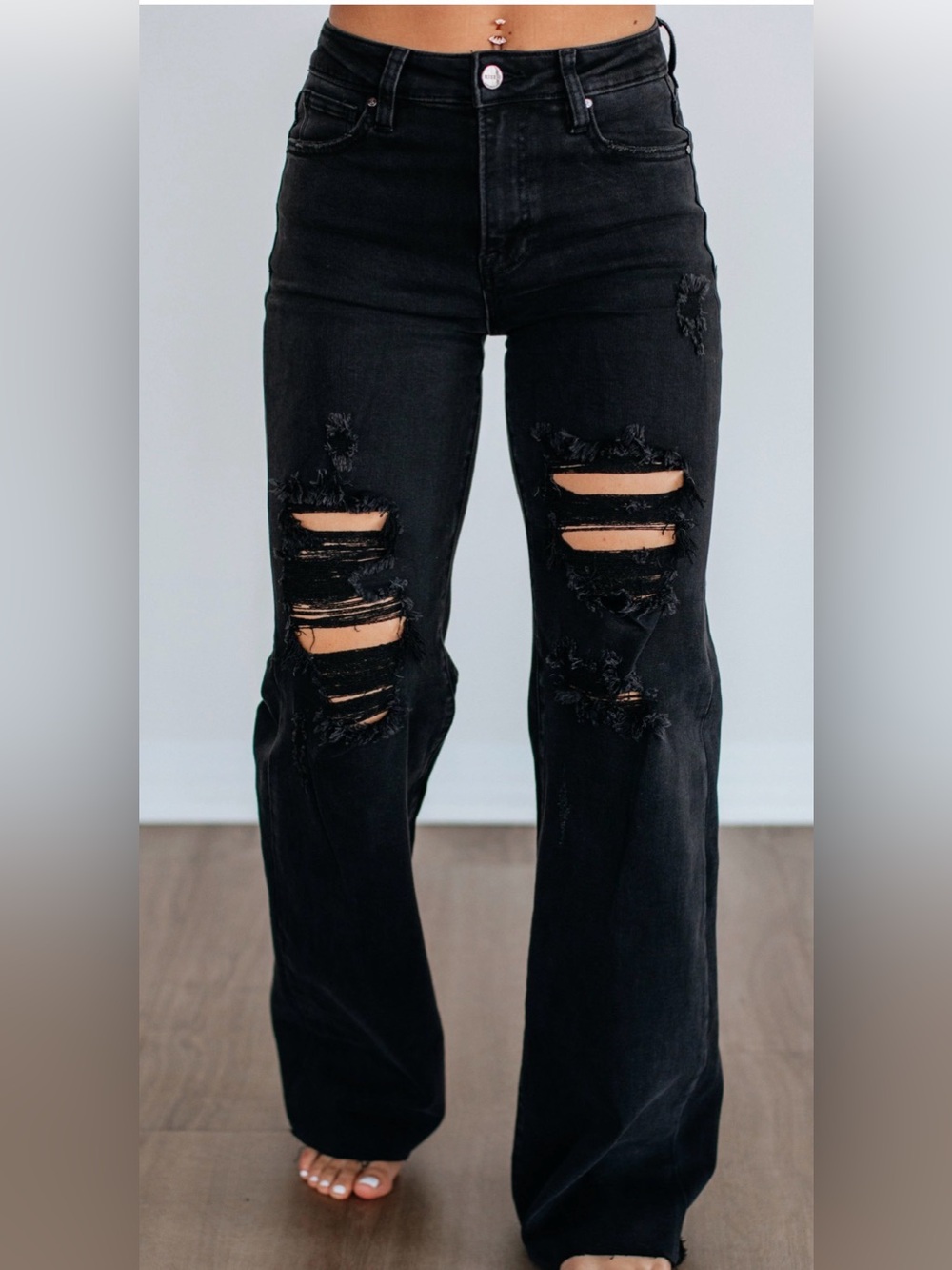 Wild Oak Boutique Risen Jeans Black Size 1/25 NWT
